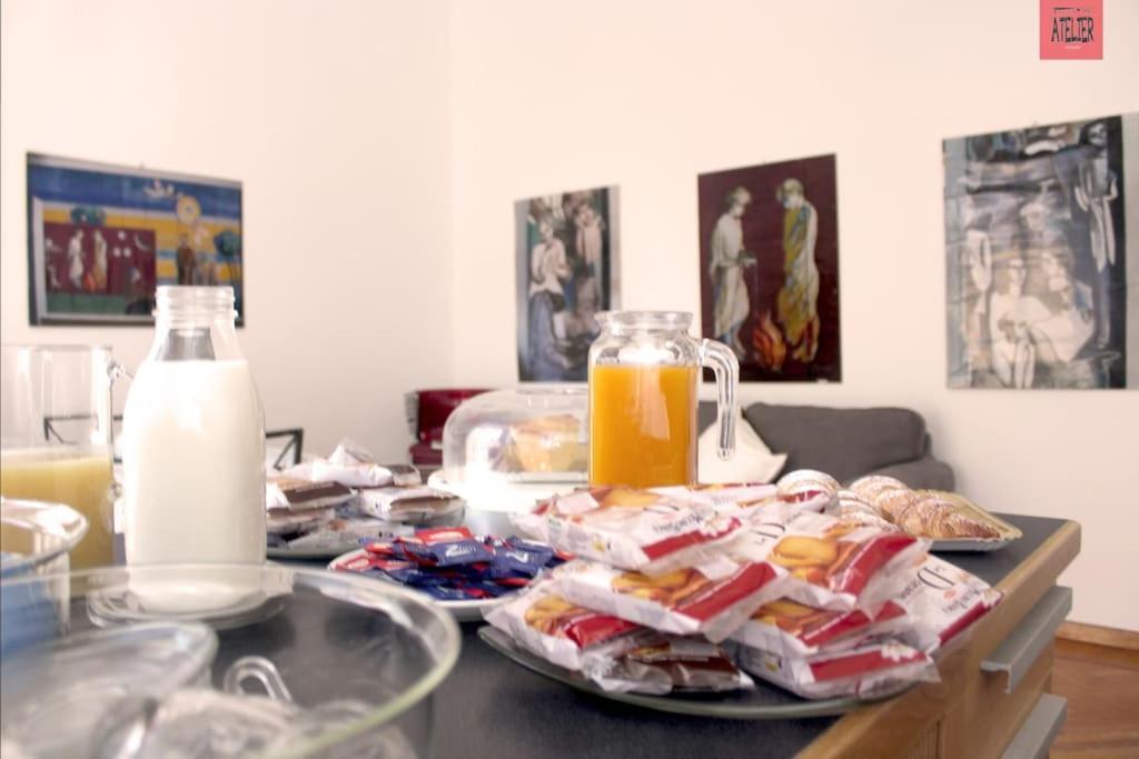 Dad's Atelier Bed & Breakfast Rom